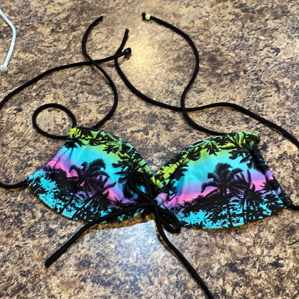 Women’s bikini top only size small